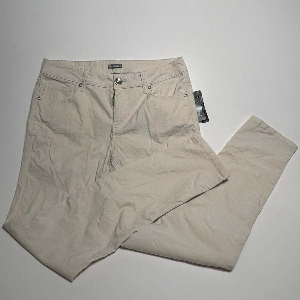 Women’s Size 12 New Directions Weekend Slim Leg Pants Cream